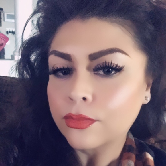 Meet your Posher, Vanessa b. - Picture 1 of 1